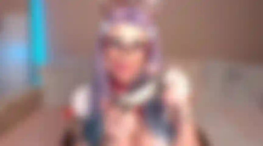 94. Una ragazza giocatrice nerd veloce che fa un enorme discorso sporco in faccia ahegao che scuote tette finte.