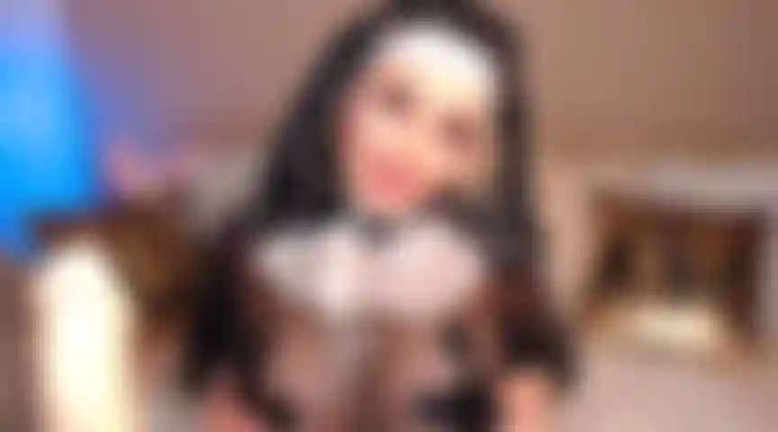 21. Vestita da suora super sexy, sarò davvero cattiva, prenderò un carico enorme sulla mia faccia e giocherò con lo sperma come una vera ragazza troia!