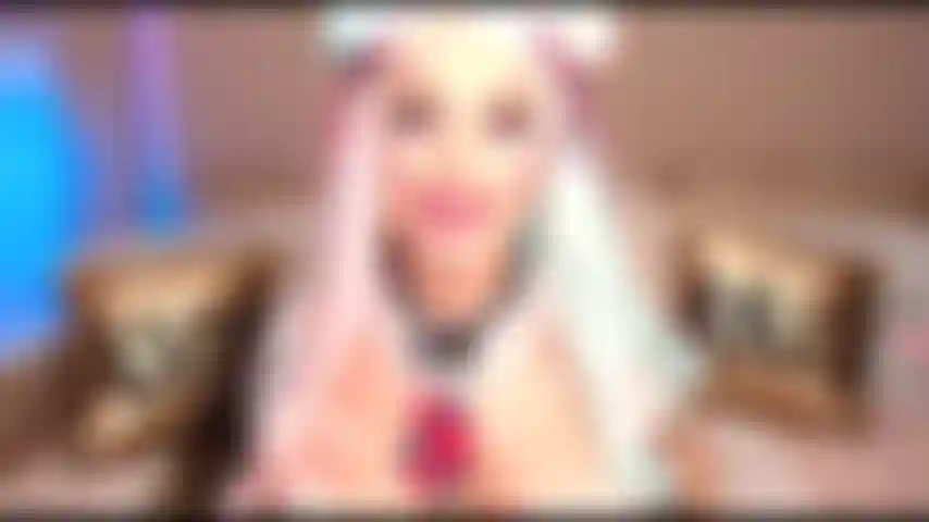 52. Imbavagliata con 2 cazzi enormi in abiti da scolaretta.