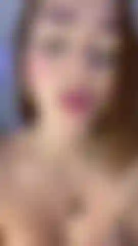 Amo il latte in bocca e le tette deliziose.