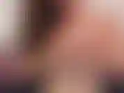 Massaggio e mi stringo le tette: provo 3 canottiere, poi mi spoglio e mi massaggio, stringo e scuoto le mie tette mentre parlo di quanto sono grandi e pesanti.