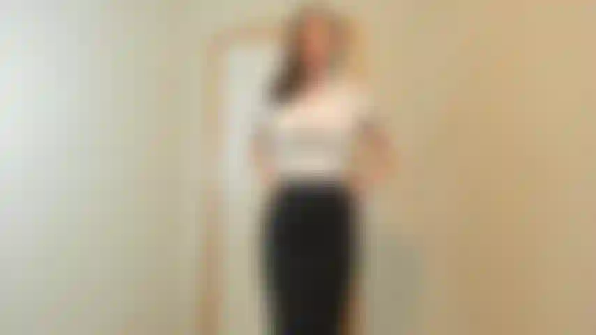 Insegnante sph- ti sorprendo sempre a fissarti e a masturbarti sotto il tavolo, finalmente ne ho avuto abbastanza e ti chiamo davanti alla classe- rivelando il tuo patetico cazzo da 2 pollici.