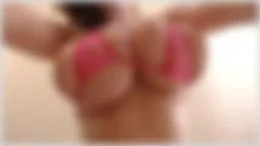 Fanculo le mie grosse tette grasse - scuoti le tette in cam, chiacchiere sporche su come ami accarezzarle, poi ti dico di scopare le mie grosse tette grasse e venire su di loro.