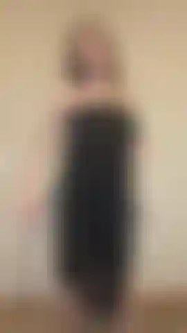 Prova dei nuovi bikini minuscoli: guardami mentre provo i miei bikini minuscoli sexy più un minuscolo monokini. Molte provocazioni sexy e scuotimenti di tette.