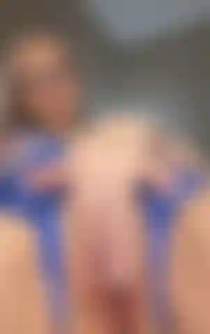 Ho inzuppato la mia figa di olio e avevo voglia di mostrarti quanto appare bagnata e rosa quando è aperta e ditalinata.