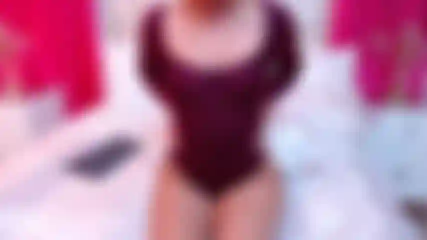 Goditi questo sensuale nudo mentre il mio corpo viene rivelato.