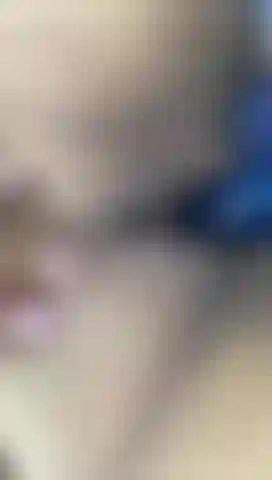 Una bbw che cavalca un dildo.