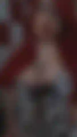 This video is all about close-up teasing and not staying perfectly polishedI let myself get messy.
I let myself enjoy it.
And I make sure you dont miss a single reaction.Its raw, playful, and very, very distracting