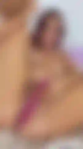 Rendendo il mio dildo tutto cremoso per te.