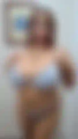 Le mie dita nella figa, guarda queste tette enormi.