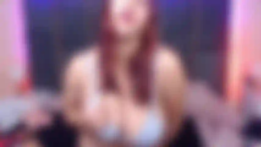 Alla pecorina e vengo scopata dalla mia macchina del sesso.