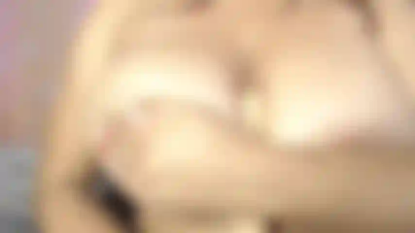 Tette in primo piano.