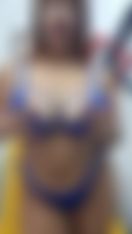 La tua puttana sexy è pronta per te.