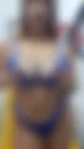 La tua puttana sexy è pronta per te.