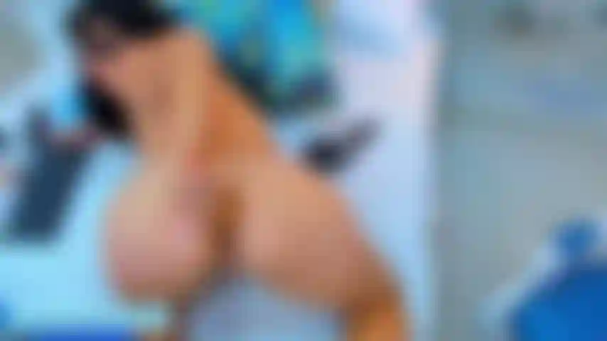 E gioco con un dildo nel mio culo anale.