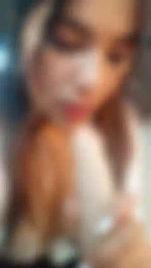 Succhio un dildo + un po' di saliva.