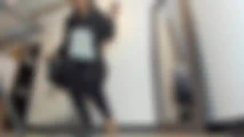 Take_off_earring in posizione cagnolino.