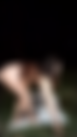 Sexy ed erotica nella foresta.