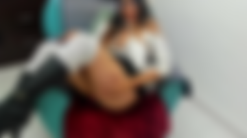 Gioco con gli stivali e la figa.