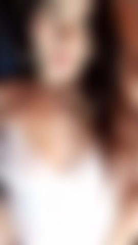 Timida nel toccarmi la figa.