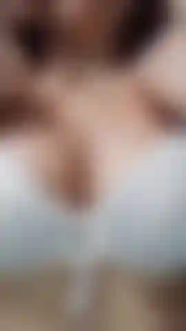 Le tette rimbalzanti ti mostrano i capezzoli.