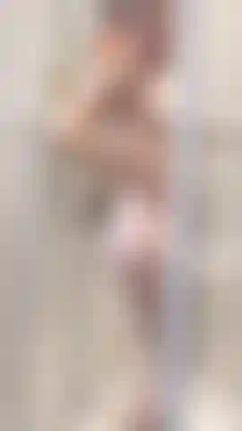 Guardami mentre faccio una doccia calda.