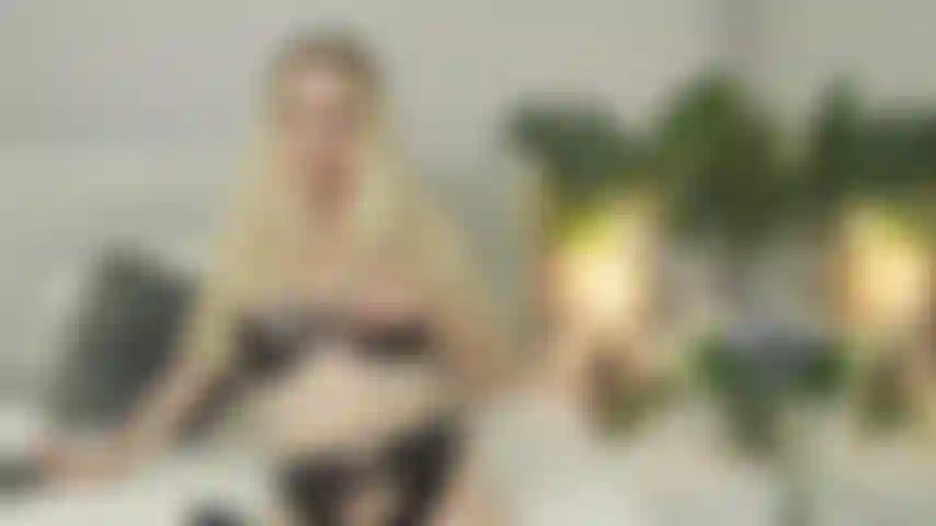 Faccio sesso anale, parlo sporco e gioco con la figa con i miei giocattoli.