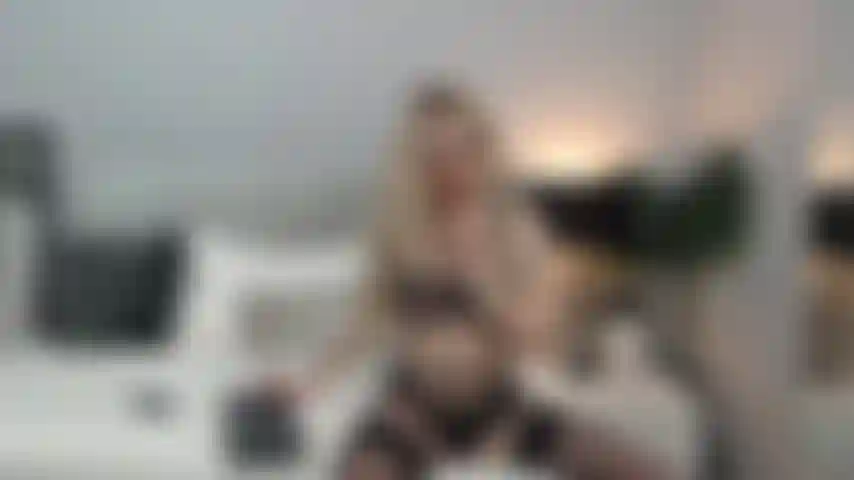 Parlotto sporco italiano, butt plug e gioco con vibratore.