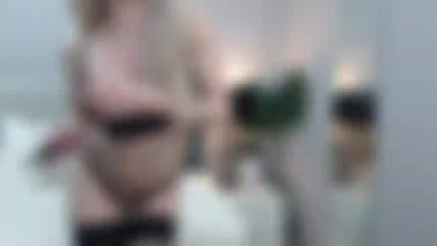 Italiana con tette di latte che parlano sporco.