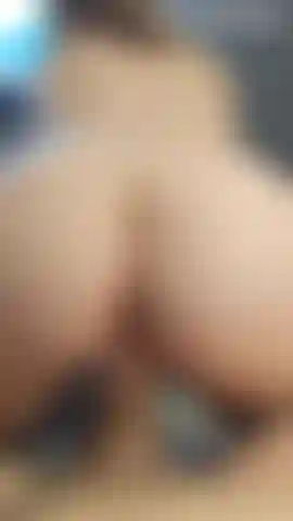 Pov cavalca il suo cazzo duro e si bagna così tanto con il succo della mia figa.