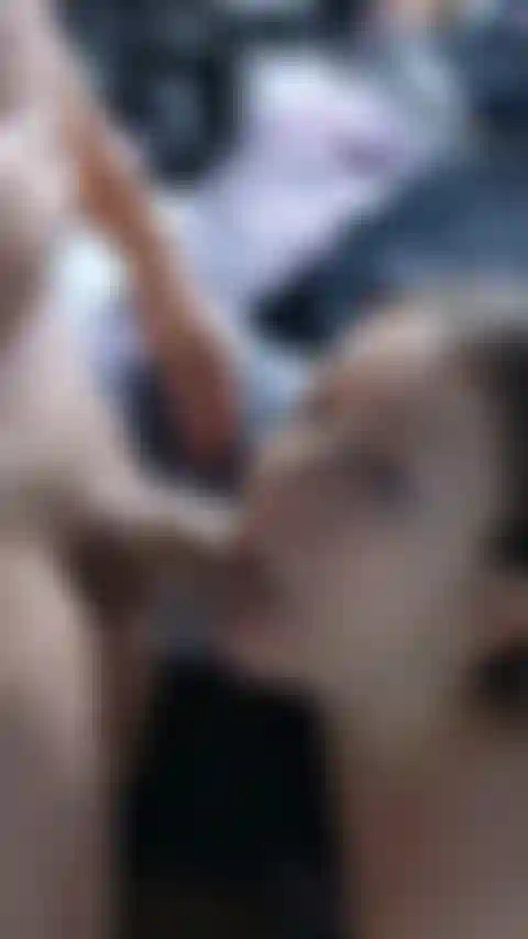 Adoro succhiargli il cazzo.