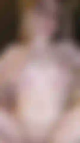 Ho preso il latte e mostro le mie tette piccole.