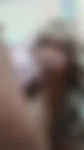 Teenager18+ con un grosso cazzo nero spesso mi scopa la gola, mi fa avere conati di vomito, e mi viene in faccia.