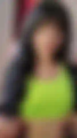 Striptease, tette piccole e figa pelosa e flash del buco del culo, con primo piano e allargamento.