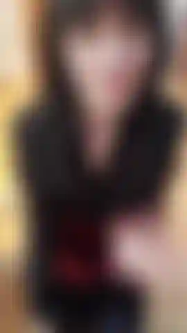 Pratica deepthroat in ginocchio bel pompino grande dildo lungo.