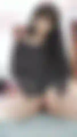 Adorabile figa pelosa che si allarga.