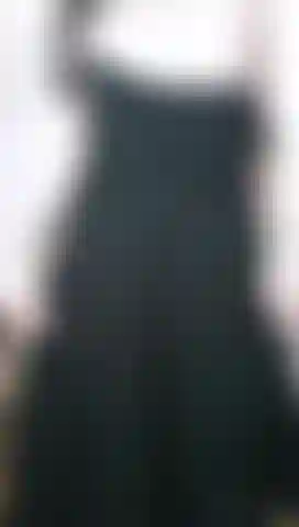 Primo piano della figa pelosa cremosa.