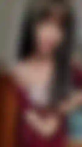 Tette, culo e figa pelosa lampeggiano.