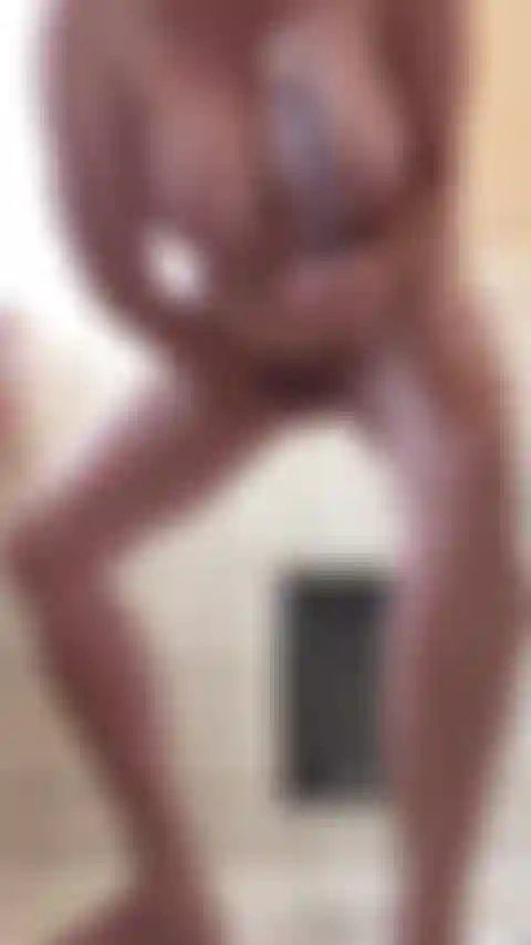 Faccio sesso anale con un dildo di vetro. Poi lo assaggio dopo. Yum!