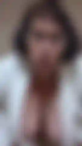 Anale, con discorsi sporchi e un cetriolo nel culo.