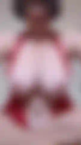 Tacchi, tette grosse e capezzoli duri.