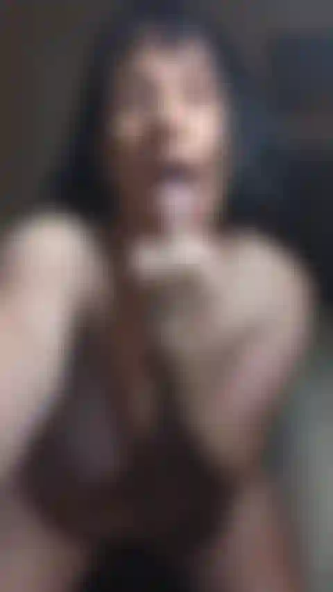 Le gambe aperte, mi sditalino e mi assaggio!