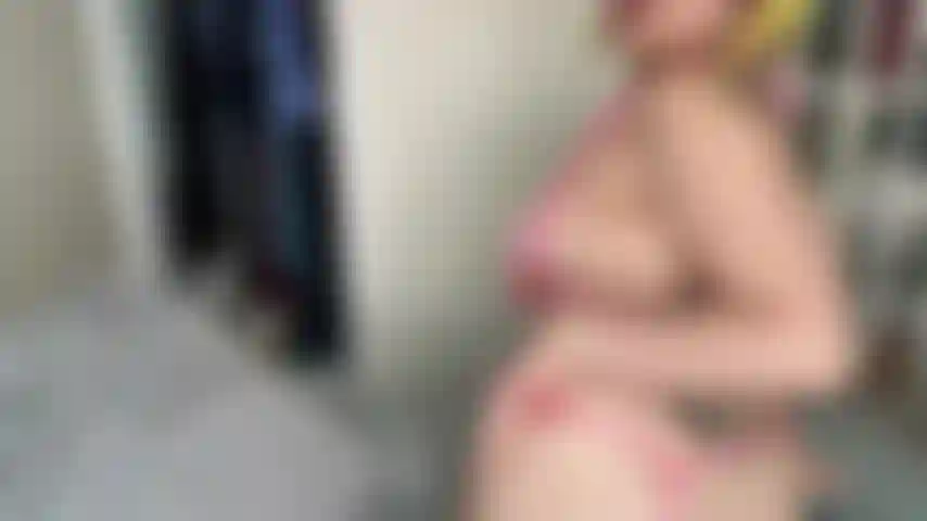 Mi scopo la figa con un dildo.