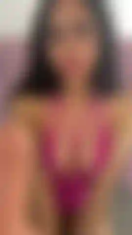 Joi con un dildo realistico.