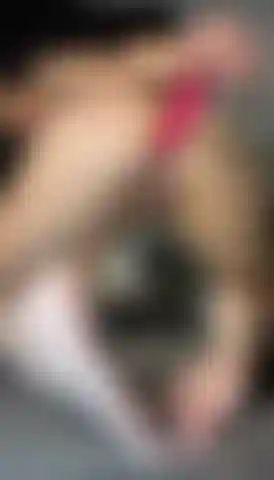 Doppia penetrazione bagnata e sporca! Con un dildo realistico da 8 pollici nel culo e un dildo di vetro nella figa.