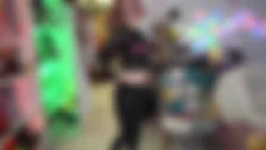 Il miglior duo: pantaloni di pelle e una figa cremosa! Mi sto fottendo la figa gemendo il tuo nome finché non vedrai la sborra gocciolare tra le mie chiappe!