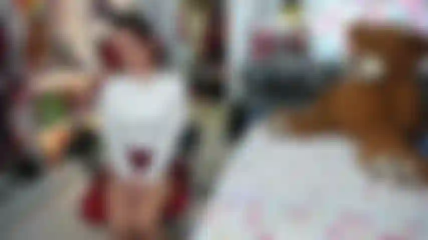 Il mio gioco di ruolo personalizzato più perverso: sono la tua segretaria e voglio mostrare il mio apprezzamento perché mi hai assunto nella tua grande azienda. Ma so che non solo la tua azienda è grande, anche i tuoi pantaloni sono grandi.