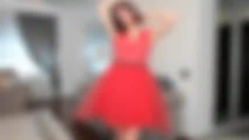 L'orgasmo più sporco di sempre, appuntamento elegante con me! Dopo aver ammirato il mio vestito sexy, mi spogli e mi ungi il corpo così alla fine posso schizzare sul tuo cazzo e sul tuo corpo! Momenti meravigliosi.