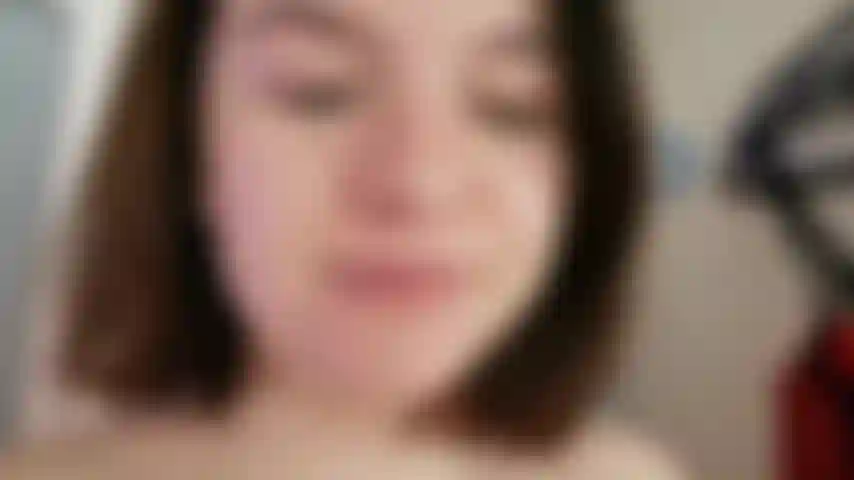 Il miglior video di doppia penetrazione! Mi infilo sulla macchina del sesso e la lascio allargare la mia figa e il mio buco del culo in profondità e con ritmo costante, il grosso giocattolo che mi martella mentre gemo e mi spingo contro ogni colpo. Il mio intero corpo inizia a tremare mentre un orgasmo vero si accumula e mi travolge, lasciandomi senza fiato e a stringere forte intorno ad esso.
