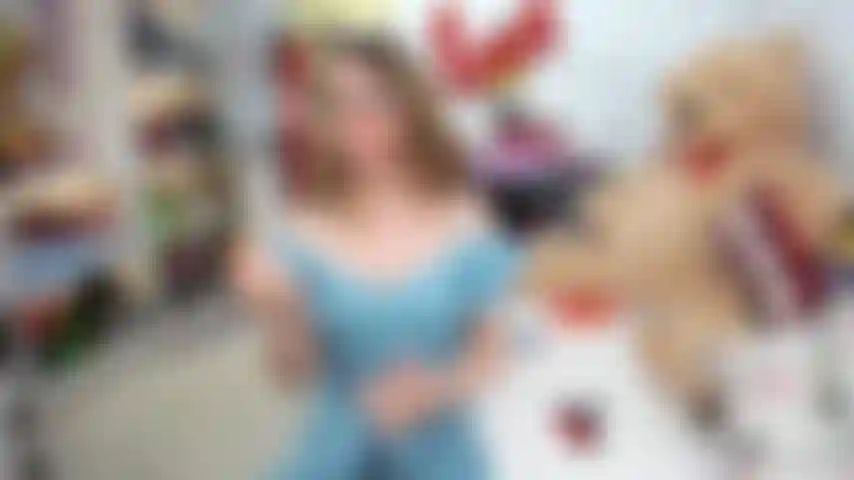 La ragazza seducente vuole la tua attenzione! Ora finirai per passare del tempo di qualità con me, con la mia bocca, con la mia figa e alla fine cavalcherò il tuo cazzo finché non gemerai il mio nome!